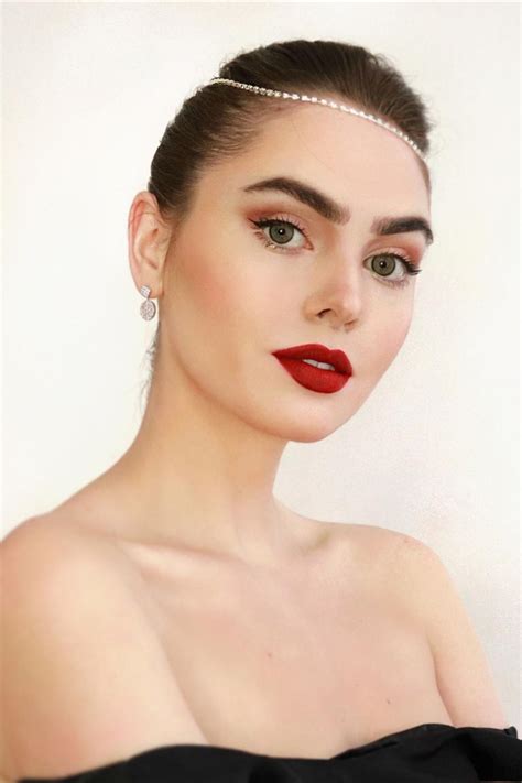 lily collins emily cooper lipstick